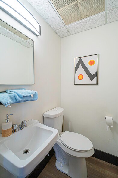 More Photos Of 1312 13th St, Wichita Falls Office For Sale