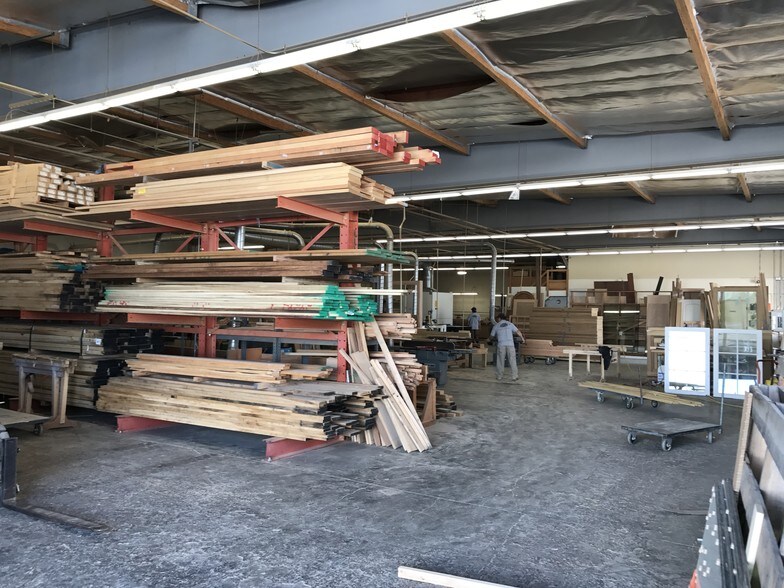 More Photos Of 7442 Varna Ave, North Hollywood Warehouse For Lease