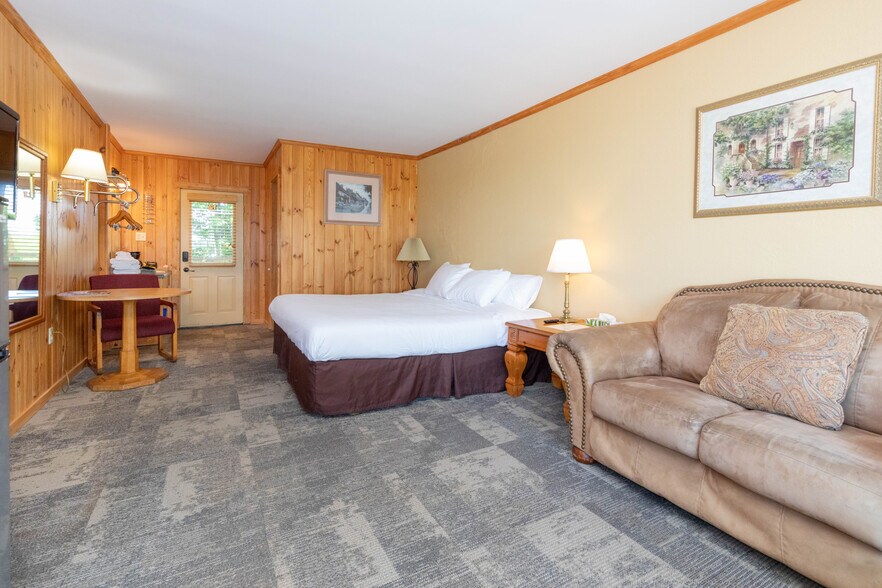 More Photos Of 1793 Holbert Cove Rd, Saluda Hotel For Sale