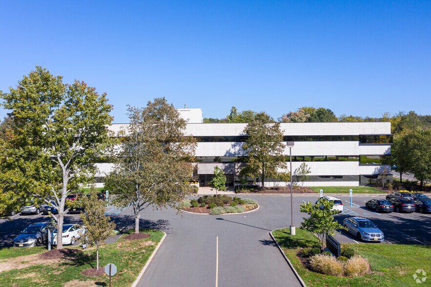 More Photos Of 75 Livingston Ave, Roseland Office For Lease