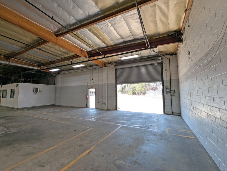 More Photos Of 8866 Laurel Canyon Blvd, Sun Valley Manufacturing For Lease