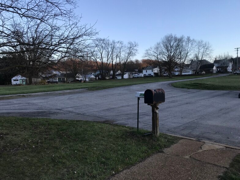 More Photos Of 90 Pattison St, Evans City Manufacturing For Lease