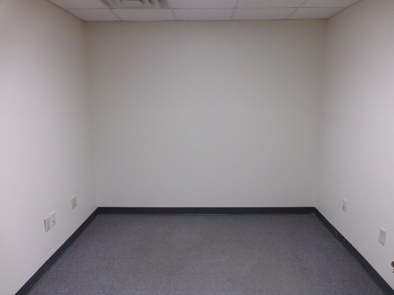 More Photos Of 67 Water St, Laconia Medical For Lease