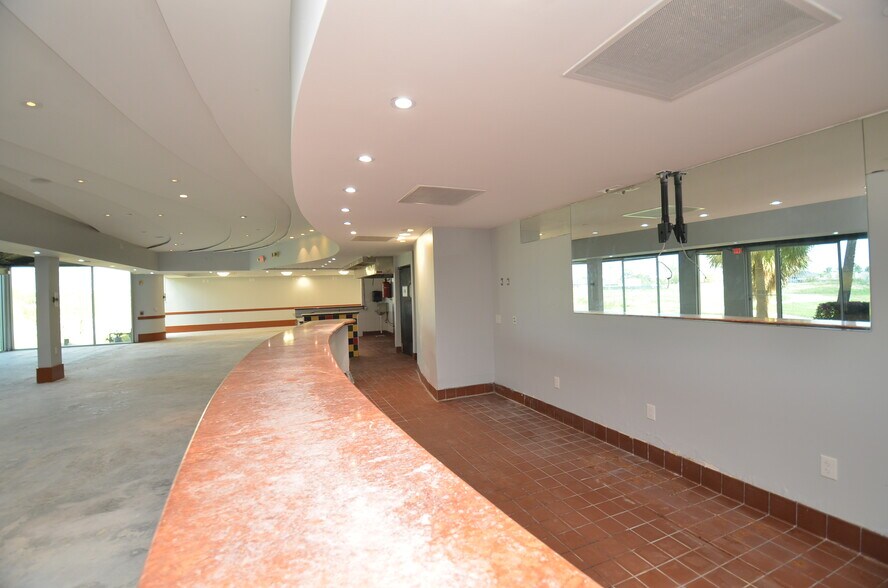 More Photos Of 7900 N Sam Houston Pky W, Houston Office For Lease
