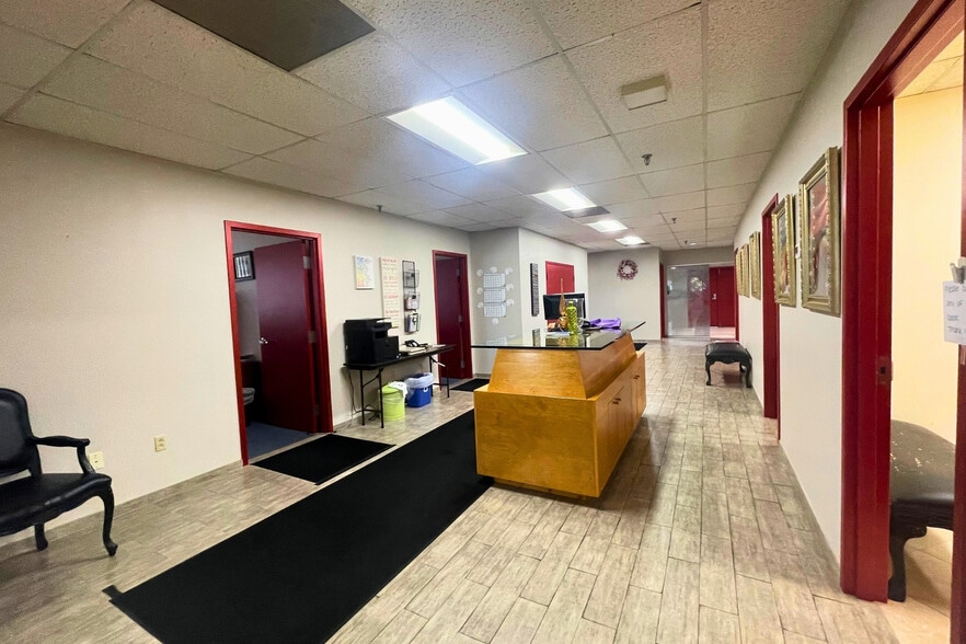 More Photos Of 135 Research Dr, Milford Warehouse For Lease