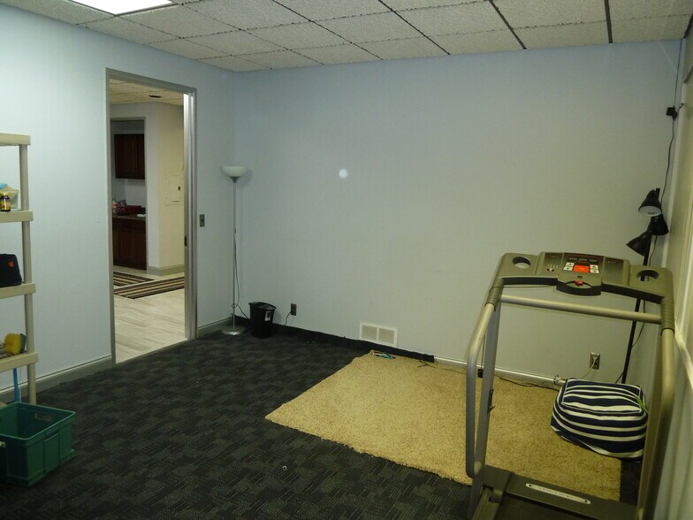 More Photos Of 24724 Lahser Rd, Southfield Office For Sale