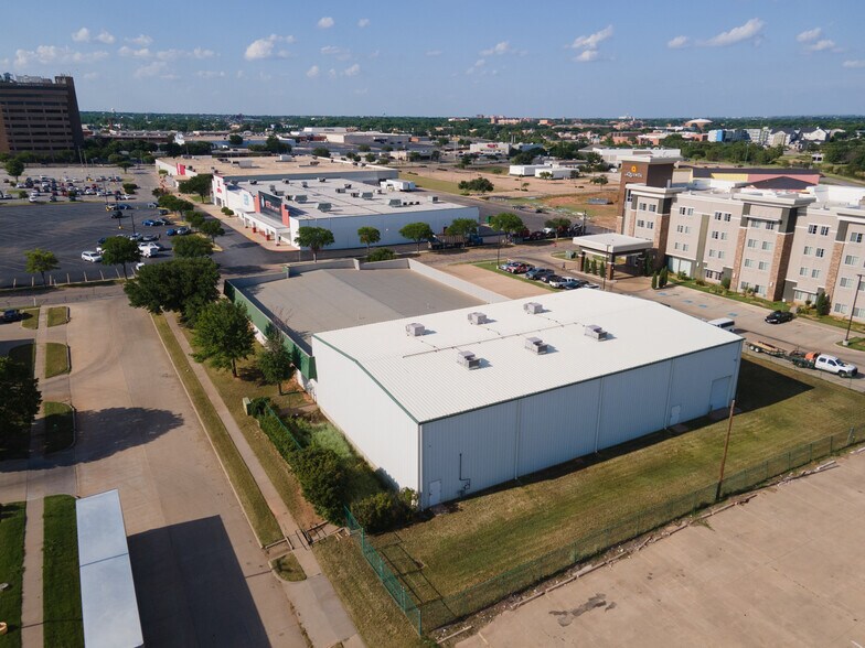 More Photos Of 2515 E Montgomery Pl, Wichita Falls Freestanding For Sale