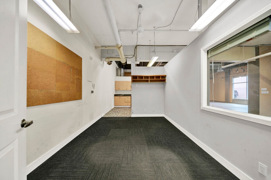 More Photos Of 1353-1363 Main St, North Vancouver District Storefront Retail Office For Lease