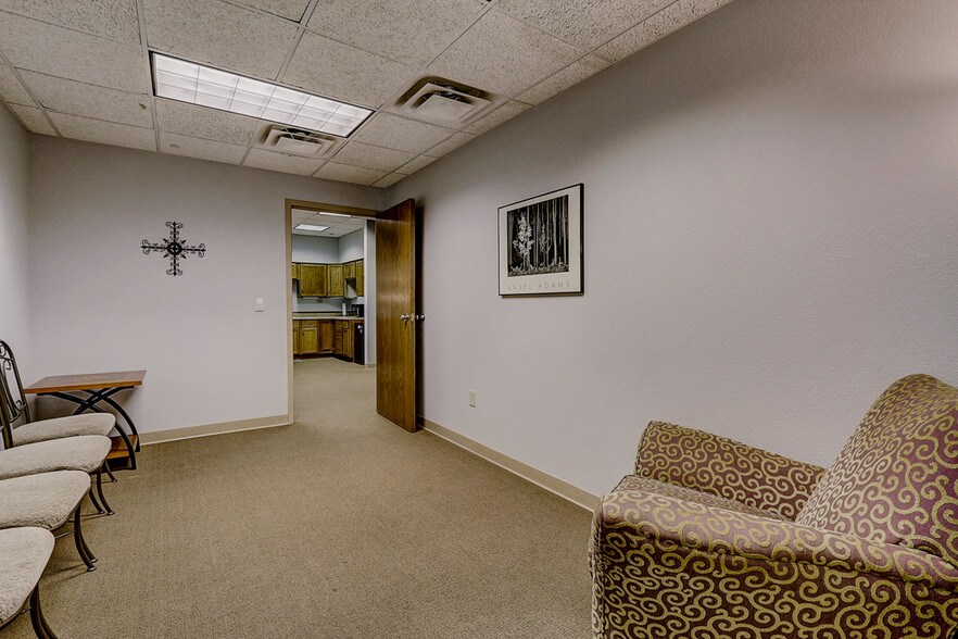 More Photos Of N28W23000 Roundy Dr, Pewaukee Office For Sale