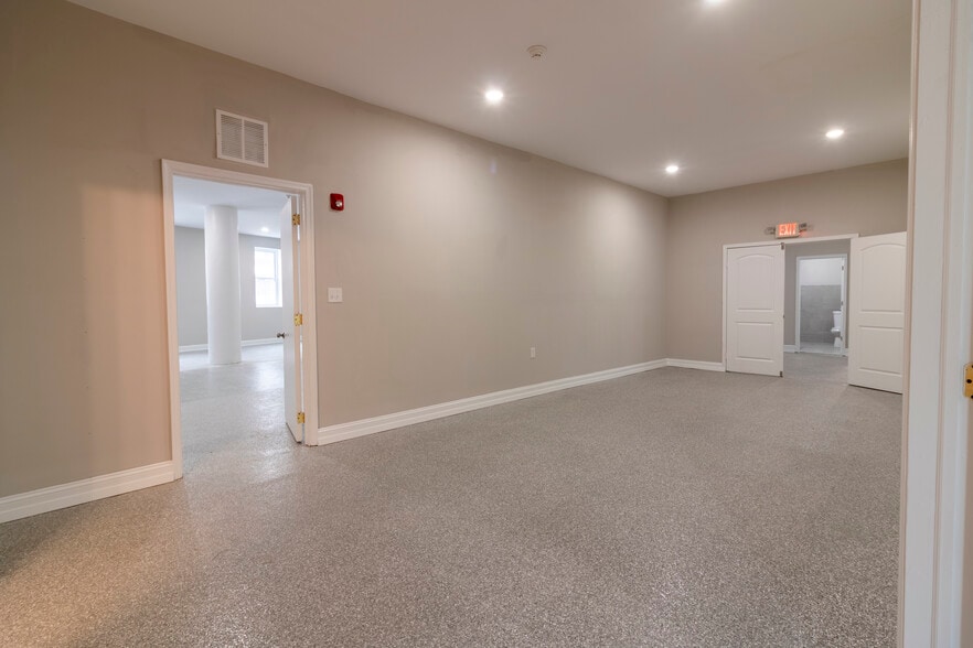 More Photos Of 2613 W Hunting Park Ave, Philadelphia Light Distribution For Lease