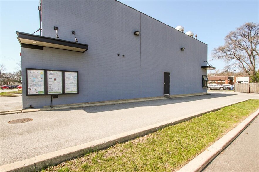 More Photos Of 720 E Rand Rd, Mount Prospect Fast Food For Sale