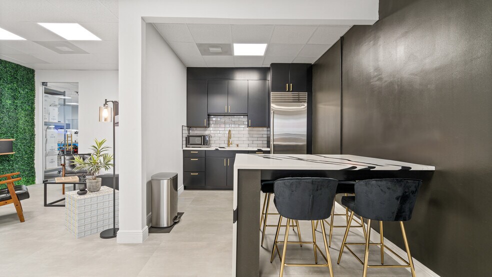 More Photos Of 1510 E Colonial Dr, Orlando Office For Lease