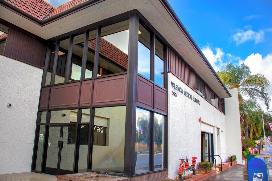 More Photos Of 23928 Lyons Ave, Santa Clarita Medical For Lease