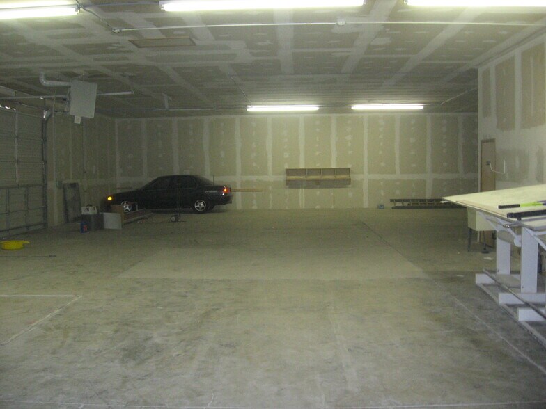 More Photos Of 971 Robinwood Ave, Columbus Warehouse For Lease