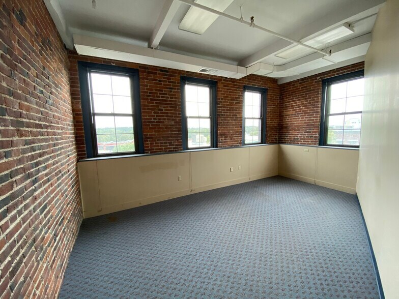 More Photos Of 31 S Main St, Concord General Retail For Sale