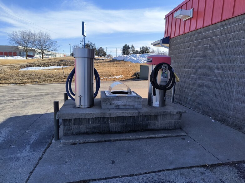 More Photos Of 50 Eastside Rd, Platteville Carwash For Sale