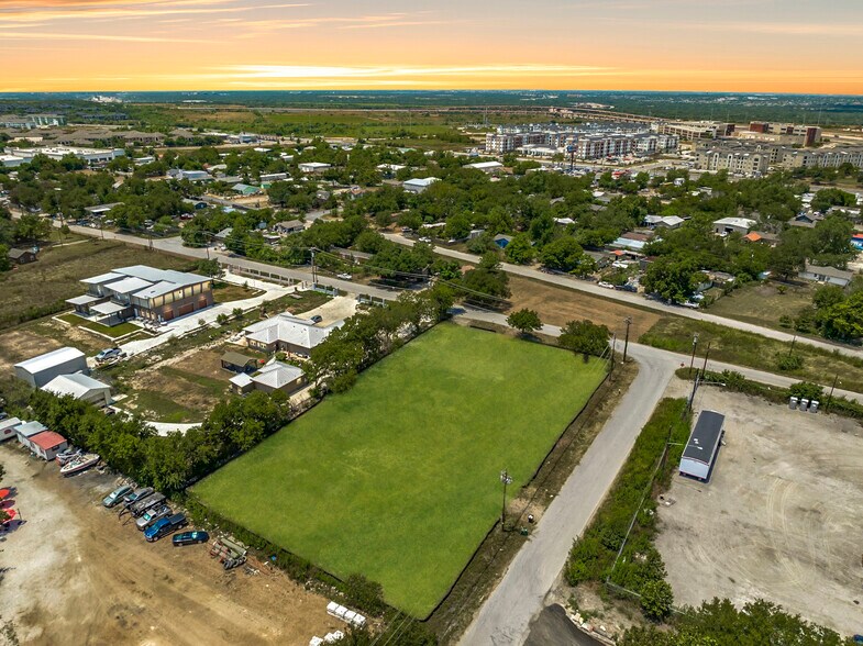 More Photos Of 16409 Summit Dr, Austin Land For Lease