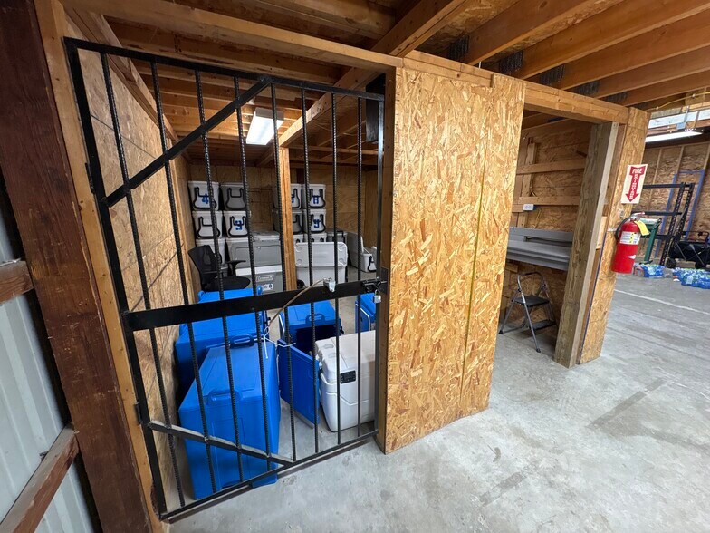 More Photos Of 703 Widewater Dr, Lafayette Warehouse For Lease