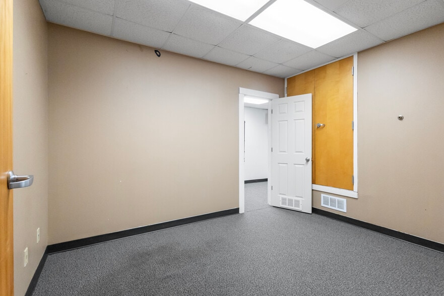 More Photos Of 421 S Beckham Ave, Tyler Medical For Lease