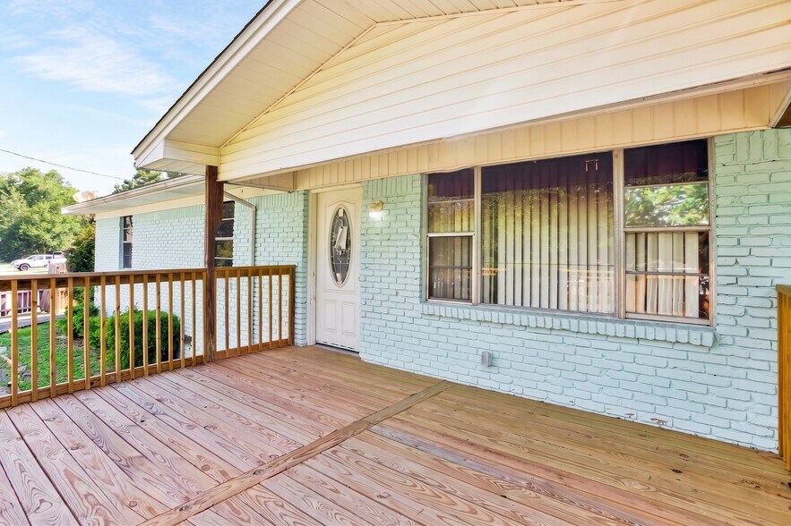 More Photos Of 4542 Alba St, Pace Office For Sale