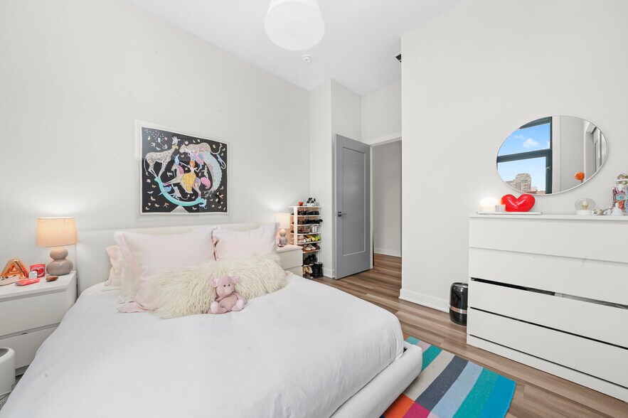 More Photos Of 1553 N Wells St, Chicago Apartments For Sale
