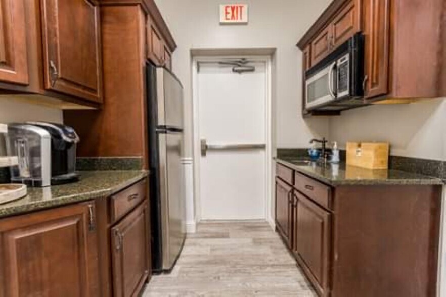 More Photos Of 1140 SW Bascom Norris Dr, Lake City Medical For Lease