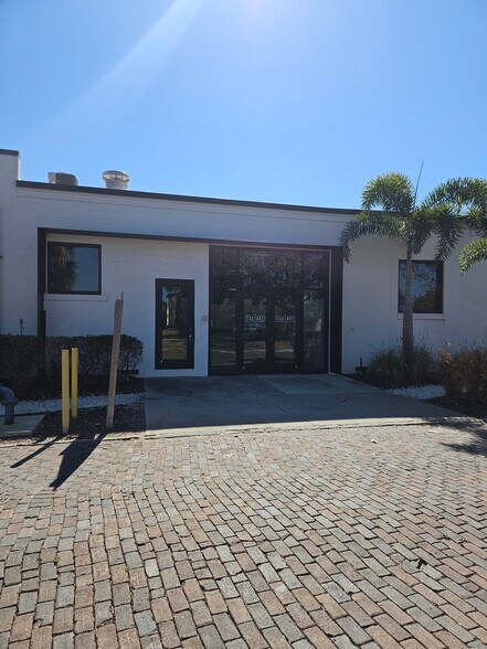More Photos Of 2606 Fairfield Ave S, Saint Petersburg Light Manufacturing For Lease
