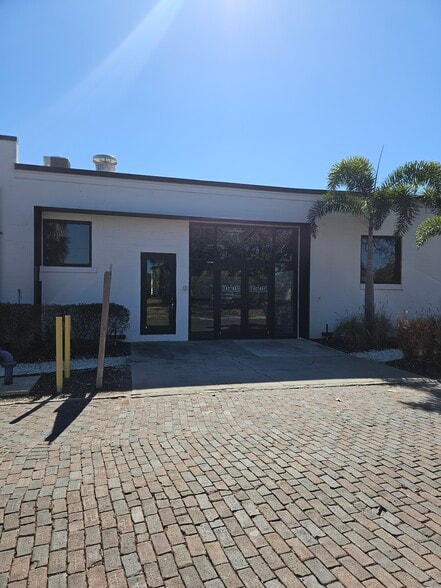 More Photos Of 2606 Fairfield Ave S, Saint Petersburg Light Manufacturing For Lease