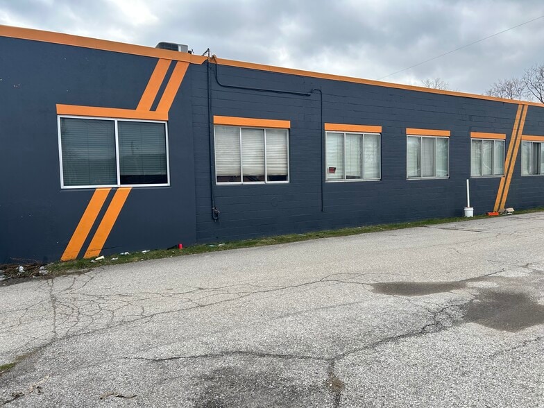 More Photos Of 1718 Lafayette Rd, Indianapolis Flex For Sale