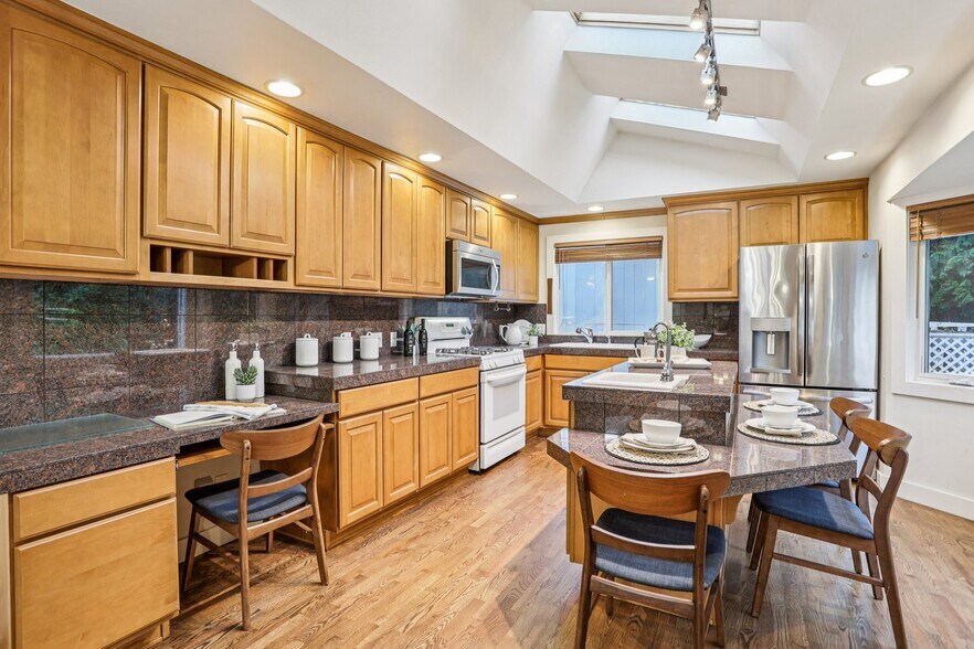 More Photos Of 5733 155th Ave NE, Redmond Apartments For Sale