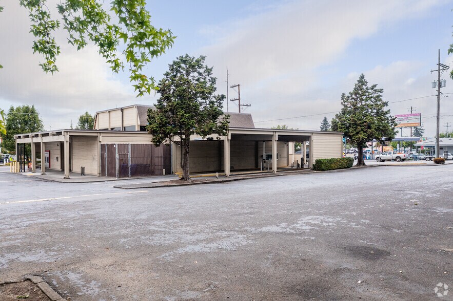 More Photos Of 10120 NE Sandy Blvd, Portland Bank For Lease