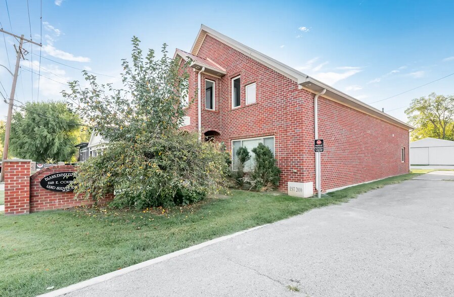 More Photos Of 618 E Court Ave, Jeffersonville Office For Lease