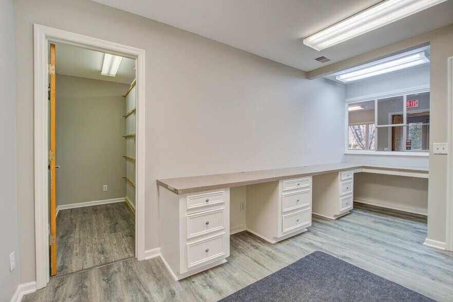 More Photos Of 137 Cedar Dr, Saint Stephen Office For Sale