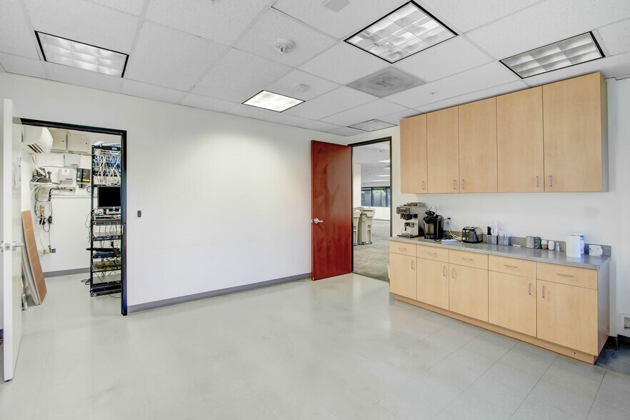 More Photos Of 9301 Corbin Ave, Northridge Office For Lease
