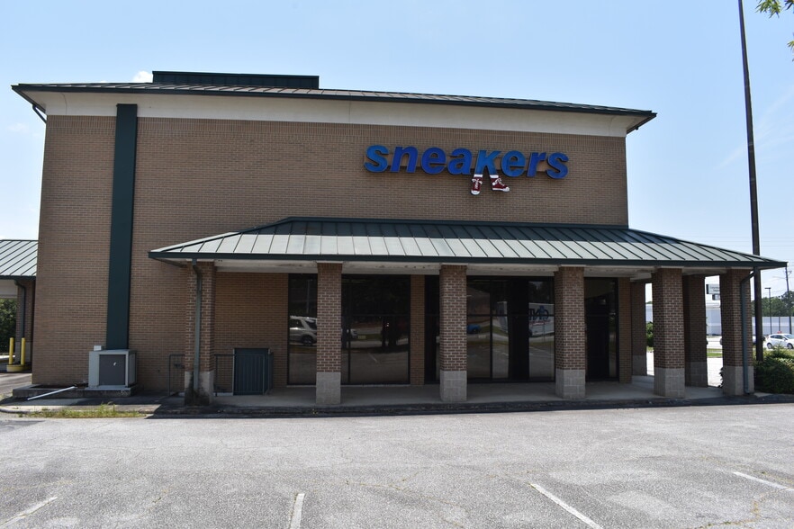 More Photos Of 5710 Veterans Pky, Columbus Office For Lease