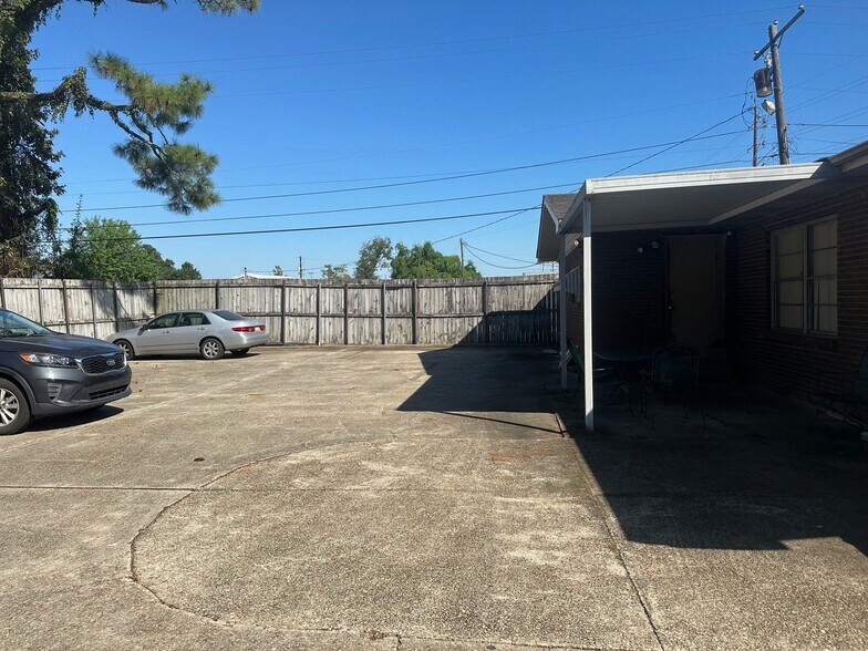 More Photos Of 1405 Moss St, Lafayette Office For Sale