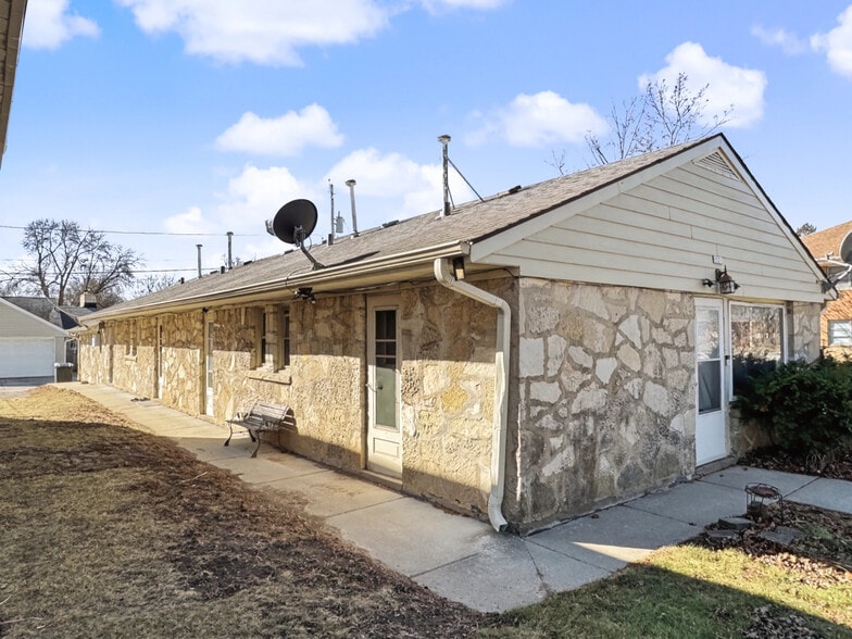 More Photos Of 2276 N 94th St, Wauwatosa Apartments For Sale