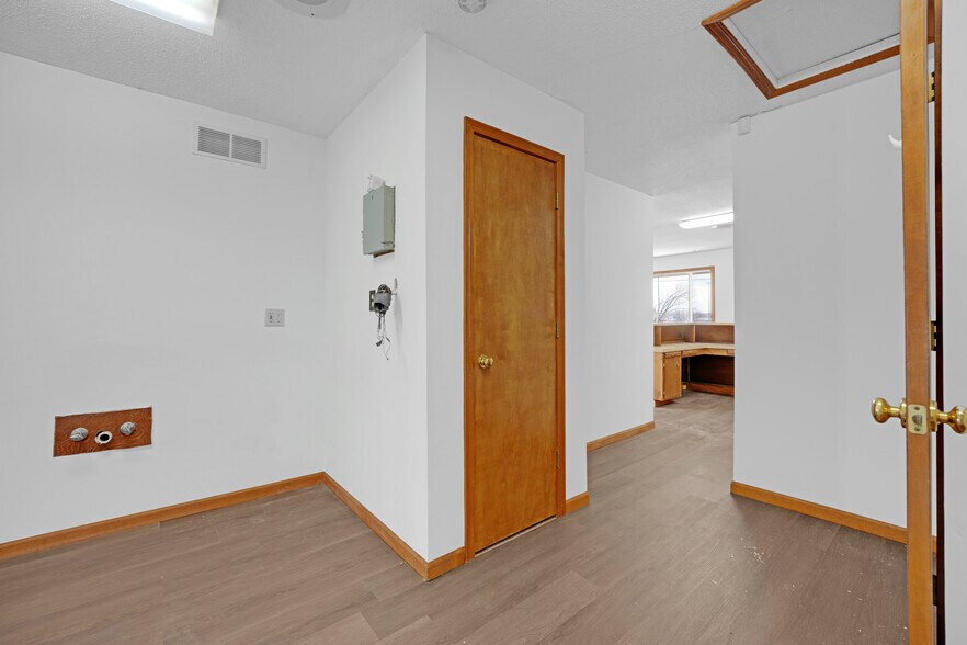 More Photos Of 804 Winchester Dr, Sedalia Medical For Sale