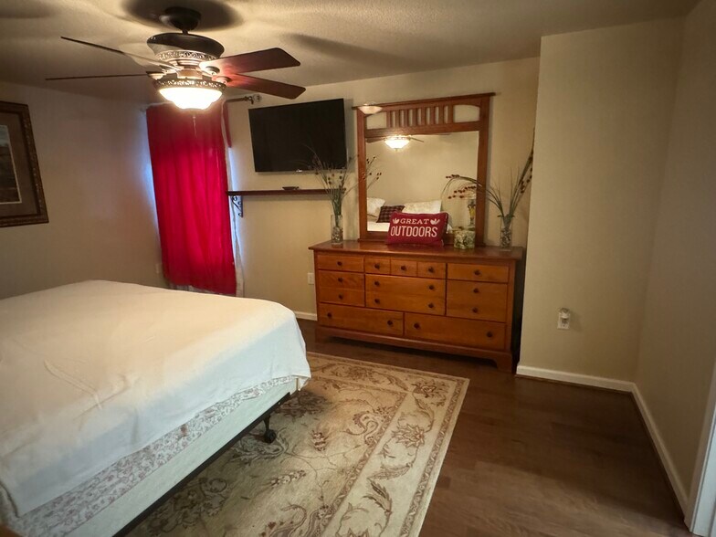 More Photos Of 2229 Bradford Hicks Dr, Livingston Auto Dealership For Sale