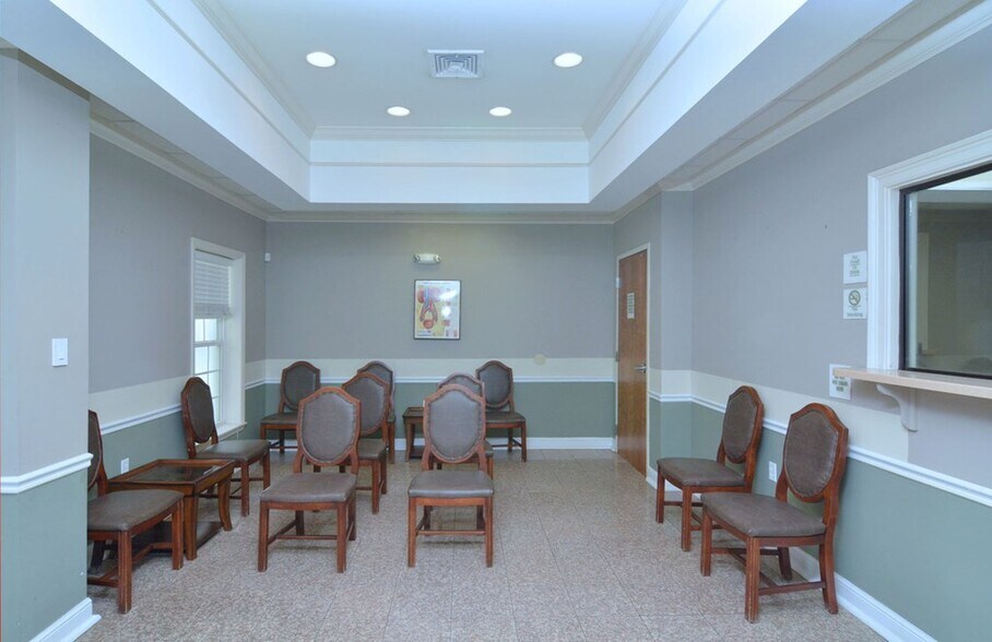 More Photos Of 803 N Jackson St, Albany Office For Lease