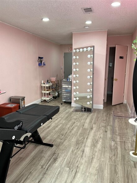 More Photos Of 300-324 Jim Wright Fwy, Fort Worth Storefront For Sale