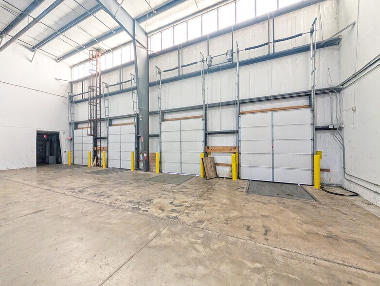 More Photos Of 3400-3474 W Mound Rd, Joliet Warehouse For Lease