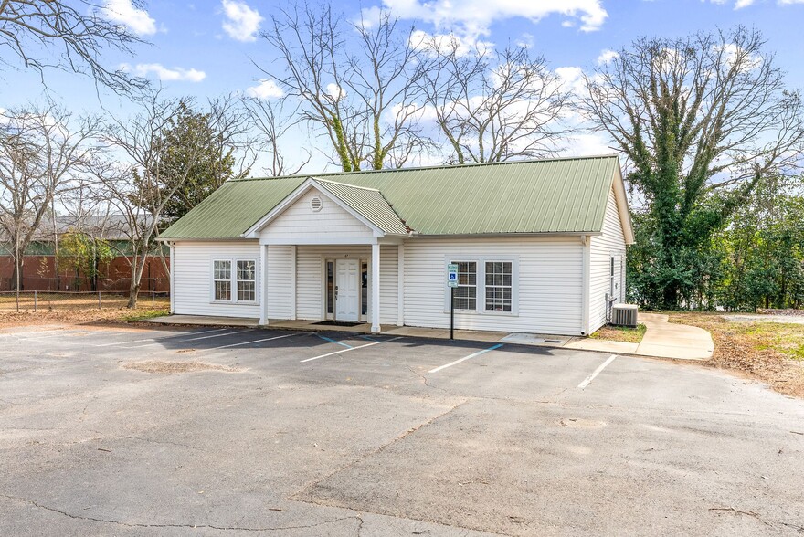 More Photos Of 107 Hillcrest Ave, Simpsonville Office For Sale