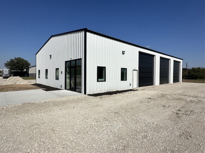 More Photos Of 1704 Westair, Gainesville Warehouse For Lease