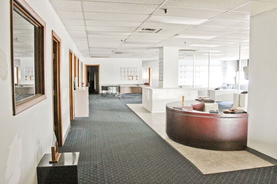 More Photos Of 5610 W Bloomingdale Ave, Chicago Industrial For Sale