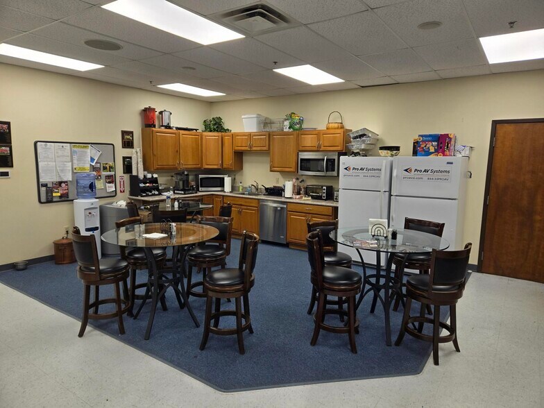 More Photos Of 275 Billerica Rd, Chelmsford Research And Development For Lease