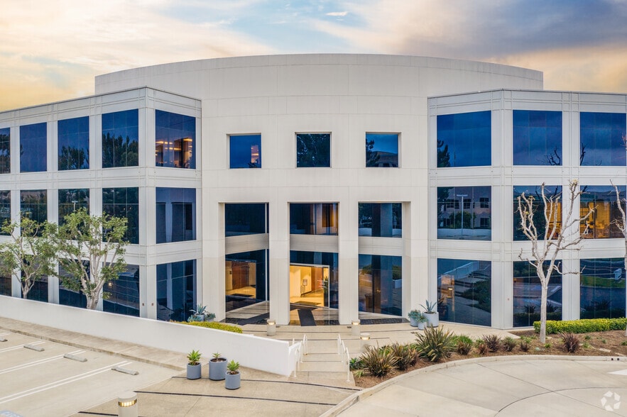 More Photos Of 111 Pacifica, Irvine Office For Lease