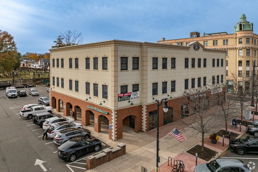 More Photos Of 575 Main St, Middletown Medical For Sale