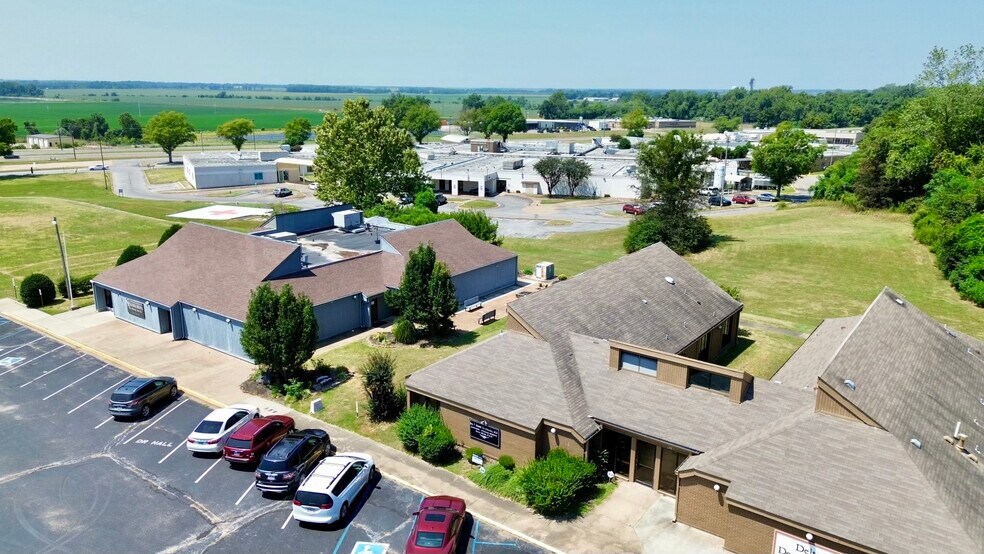 More Photos Of 810 Newman Dr, Helena Office For Sale