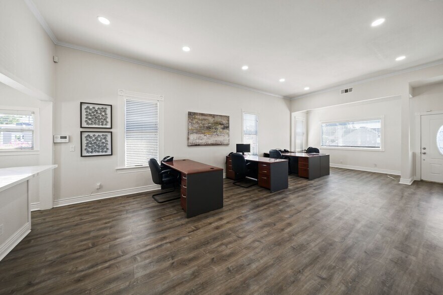 More Photos Of 8336 Brentwood Blvd, Brentwood Office Residential For Sale